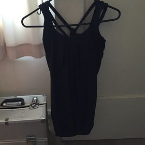 NWOT lululemon tank with built in bra size 4