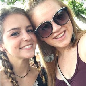 Meet your Posher, Dana