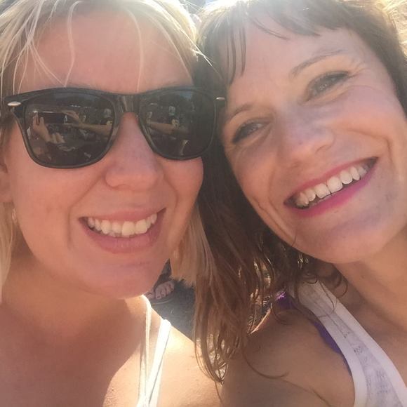 Meet your Posher, Courtney - Picture 2 of 2