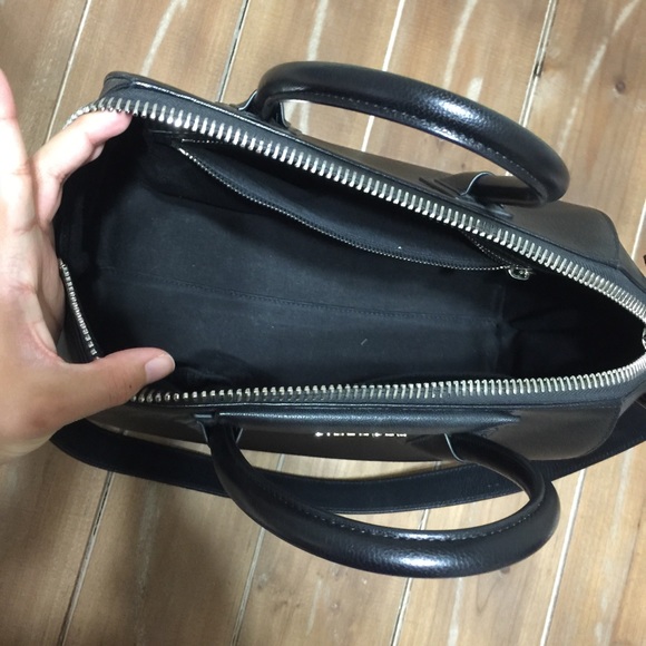 🔴SOLD🔴Antigona medium duffel - Picture 3 of 4