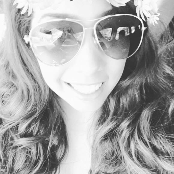 Meet your Posher, Tessa - Picture 1 of 1