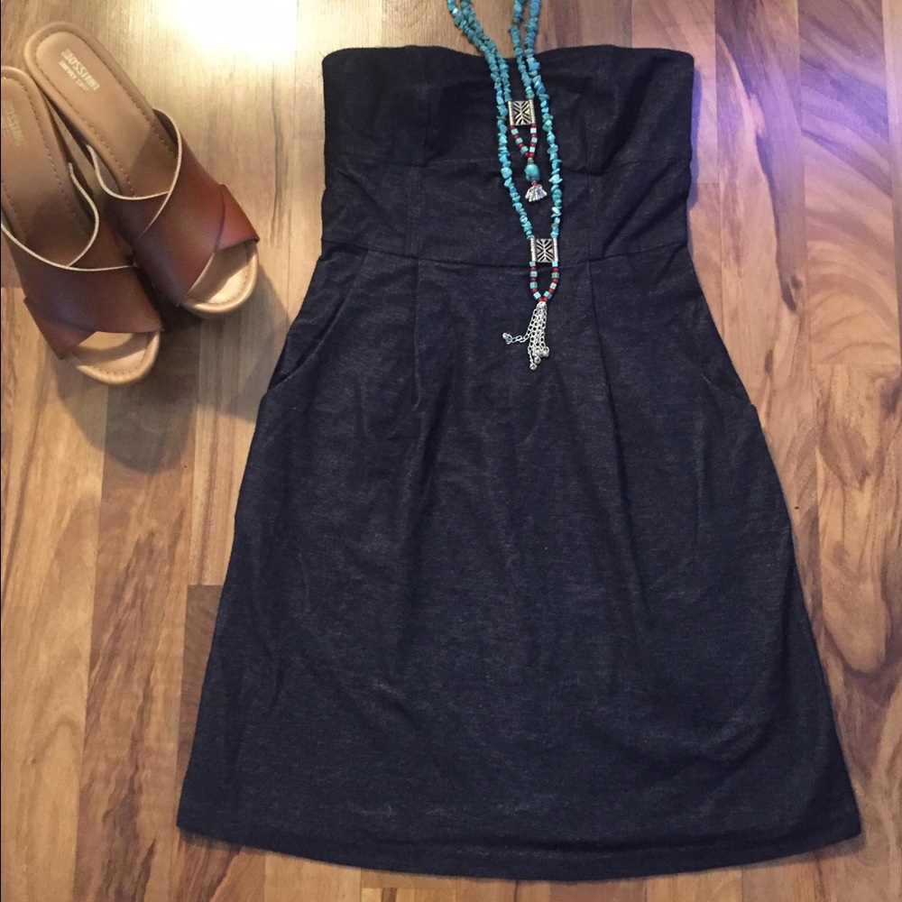 Strapless dress with pockets