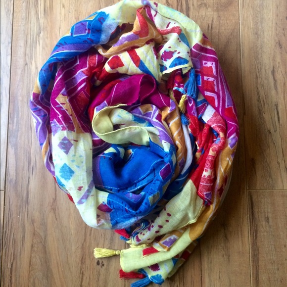 Spun by Subtle Luxury Colorful Scarf - Picture 4 of 4