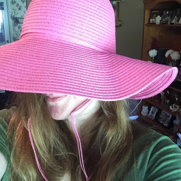 ❗️SOLD❗️Floppy Summer Hat - Picture 4 of 4