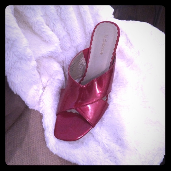 LAST CHANCE BEFORE DONATING💥 Claiborne sandals