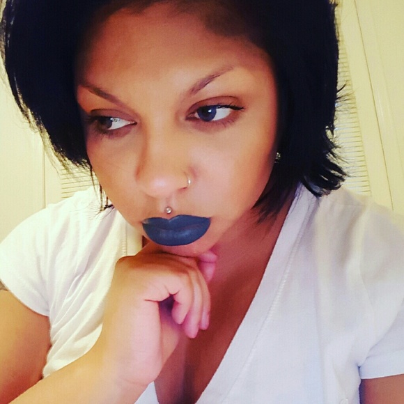 Meet your Posher, Nikia - Picture 1 of 1