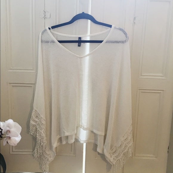 White Boho Style Fringe Trim Top - Size L
