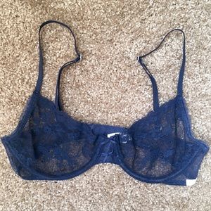 Gilly Hicks bra