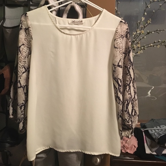 Quarter sleeved blouse from Francesca's