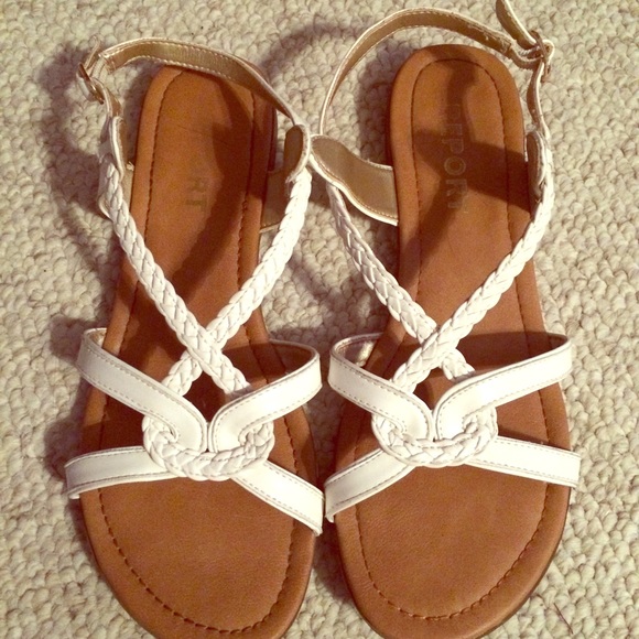 Report "Graden" White Braided Flat Sandals