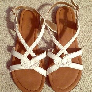 Report "Graden" White Braided Flat Sandals