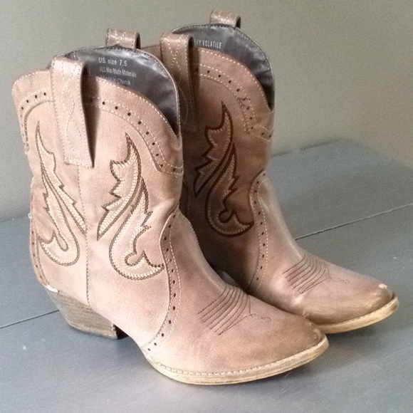 👢Very volatile cowboy boots👢