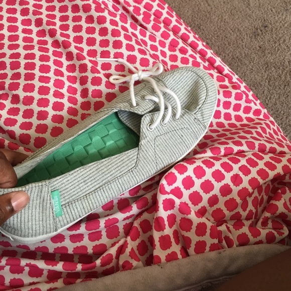 Vans surf shoes size 9 - Picture 2 of 3