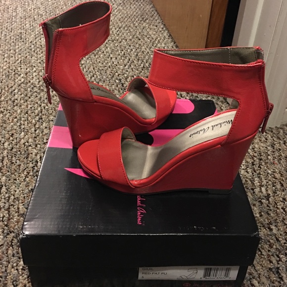 NIB red platform heels