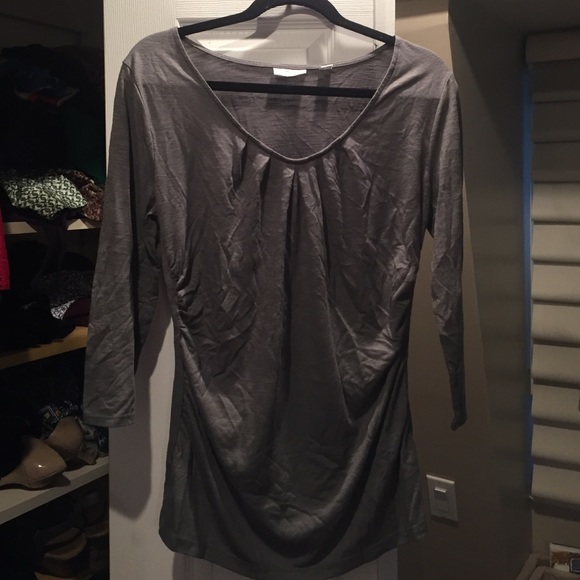 New York & co grey scoop neck top