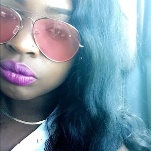 Meet your Posher, Nia