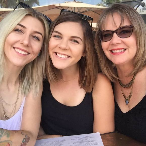 Meet your Posher, Kathy - Picture 3 of 3