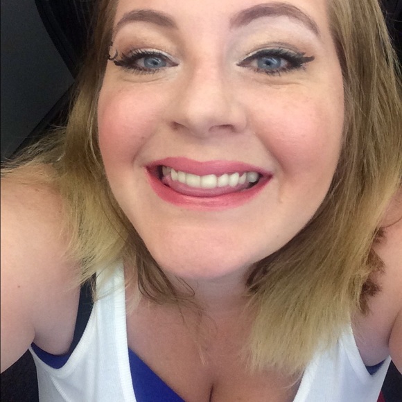 Meet your Posher, Sara - Picture 2 of 3