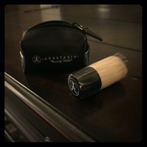 Anastasia Beverly Hills mini Kabuki brush