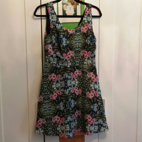 Beautiful floral dress!!!