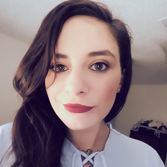 Meet your Posher, Miriah - Picture 2 of 3