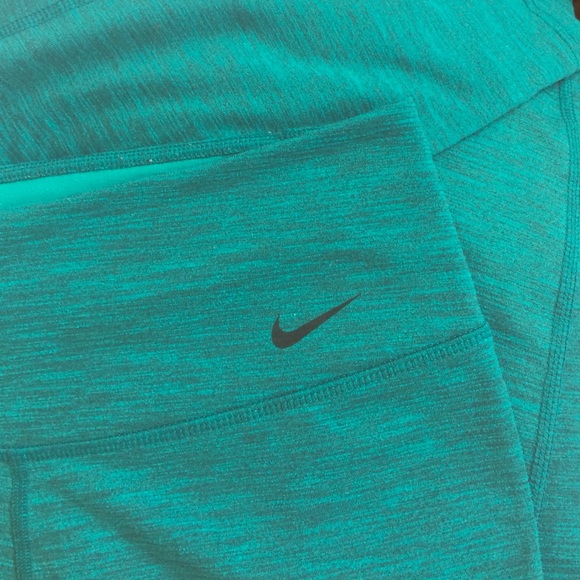 Nike Dri-Fit Capri Leggings!!! Yoga/ running