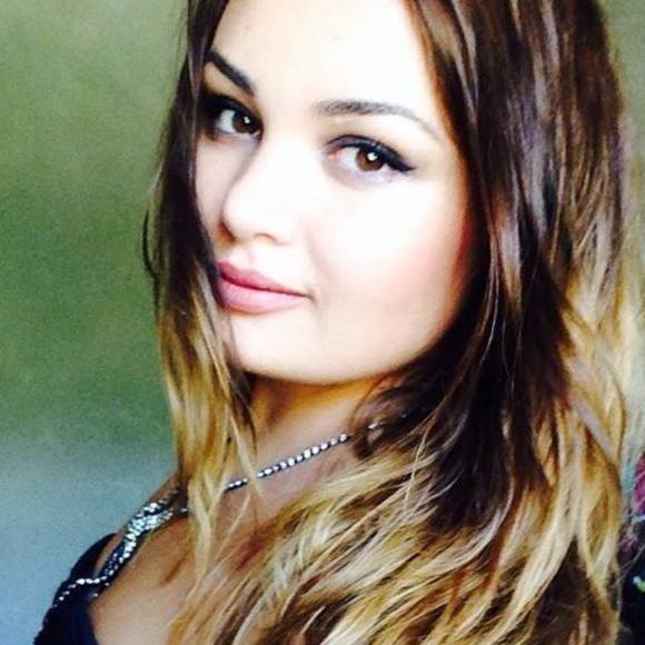 Meet your Posher, Ernela