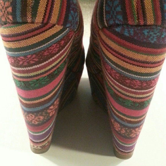 Final Price*Madden Girl Multicolored Fabric Wedges - Picture 4 of 4