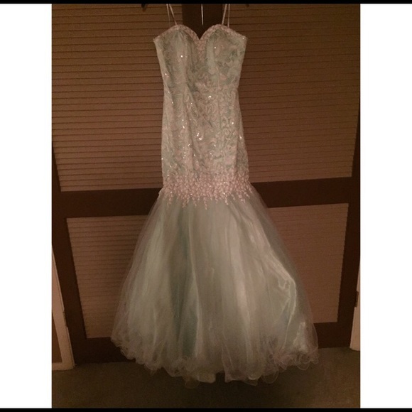 Beautiful mermaid style mint green dress