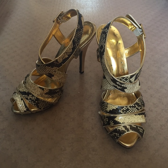 BCBG girls gold and snake along heels sz 9