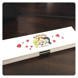 Archie's Girls Mac Eyeshadow pallet