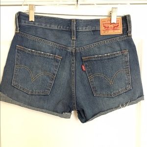 Levi cut off Jean shorts