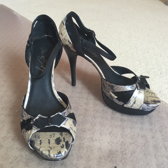 Barely worn miss sixty heels size 9
