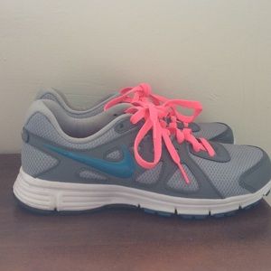 Nike Revolution size 8