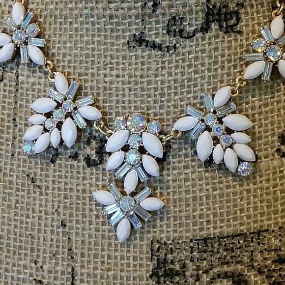 Authentic J.CREW Necklace New with tag & pouch - Picture 2 of 4