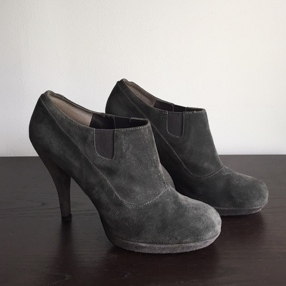 Nine West gray suede ankle boot heels