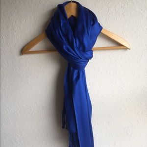 Blue scarf w/tassels