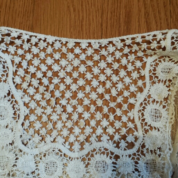 EUC Beautiful Lace Blouse - Picture 2 of 3