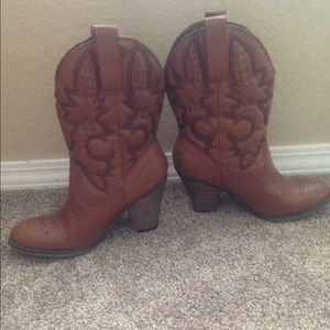 MIA round toe high heel cowboy boots. Worn once.