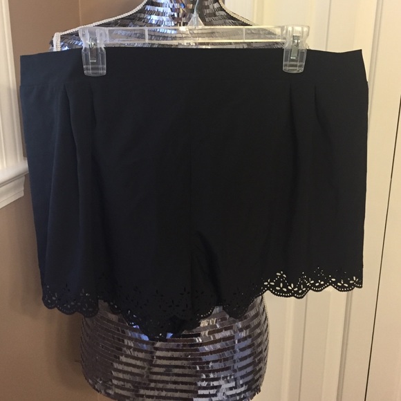 New w/ tags Black shorts with design bottoms sz 3X