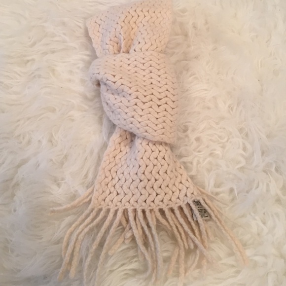 banana republic cable ivory scarf
