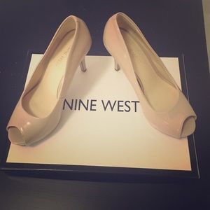 Nine West peep toe pumps (nude)