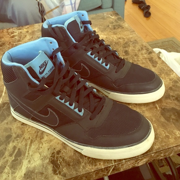 Nike high top size 11 men. Ask for pics