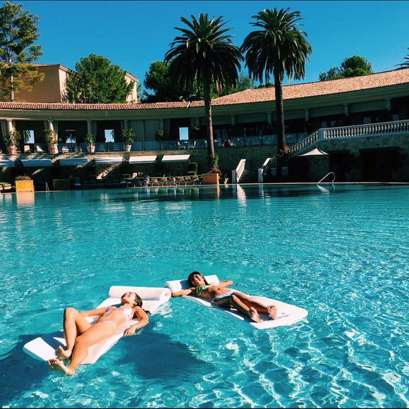 Meet your Posher, Mira