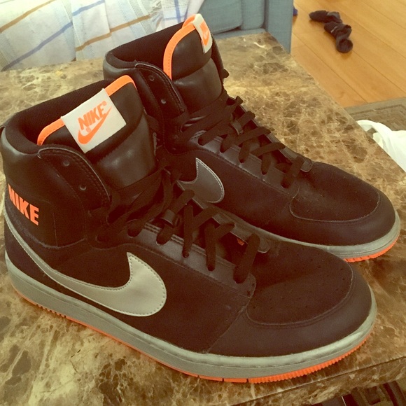 BLACK AND ORANGE SICK COLORS HIGH TOP SIZE 11.