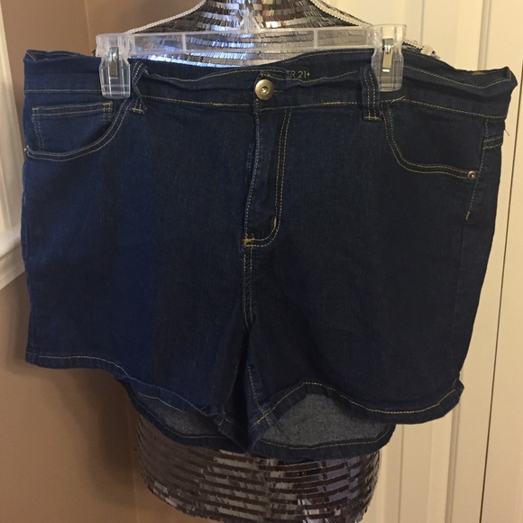 CUTE Jean shorts size 20