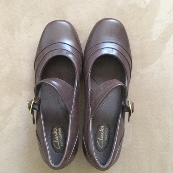 Brown Mary Jane shoes. Clarks. Good condition.
