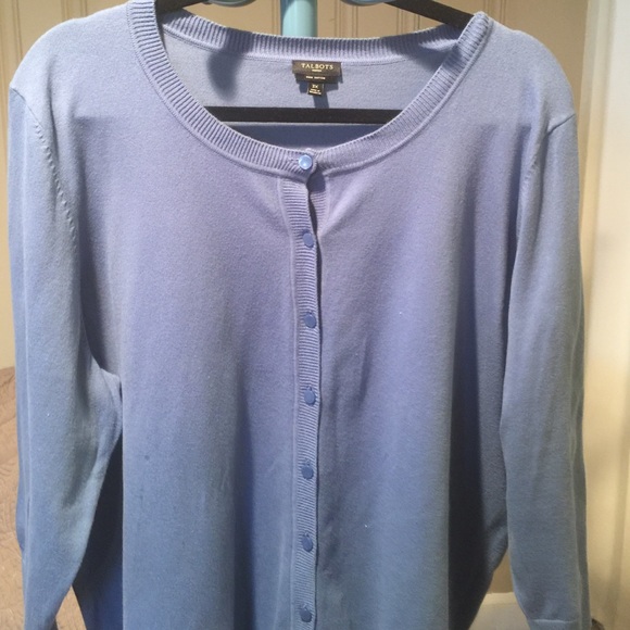 Sweet cardigan, perfect for summer and fall!
