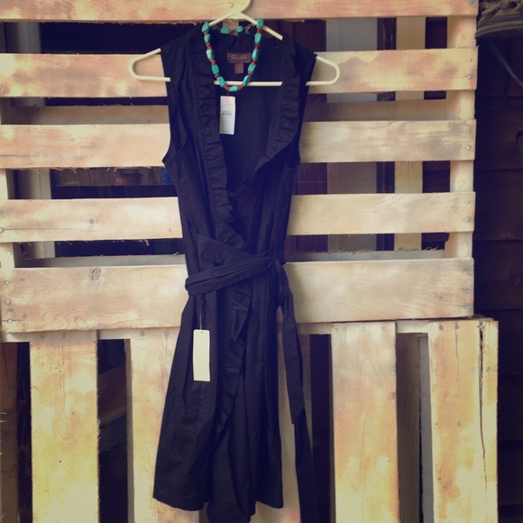LOFT Dresses & Skirts - ♨️Final Price♨️ Trulli/The LOFT black wrap dress