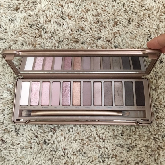 Naked 3 eyeshadow palette